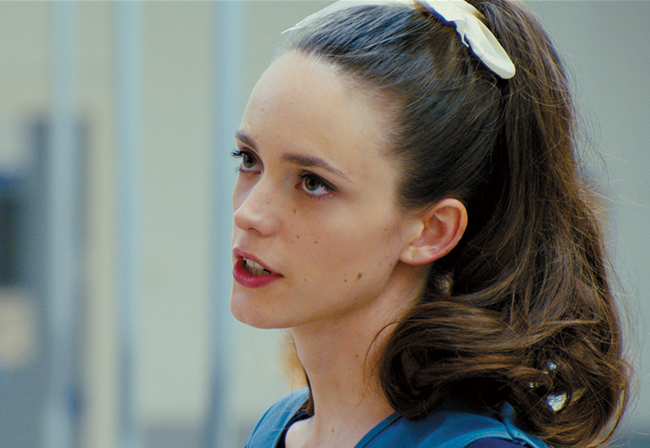 ステイシー・マーティン（フェイ）